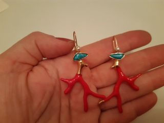 Pendientes diseño tipo coral rojo dorado y azul. M