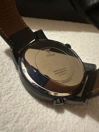 Reloj Guess negro de cuero