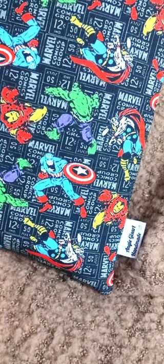Funda acolchada MARVEL para libros