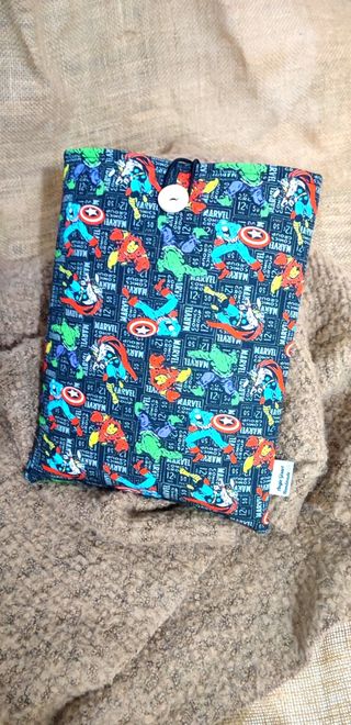 Funda acolchada MARVEL para libros
