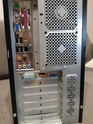Ordenador sobremesa sin monitor