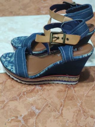 zapatos de tacón ancho