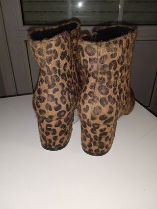 zapatos botines de leopardo