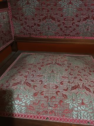 Banco con dos sillas