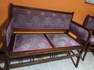 Banco con dos sillas