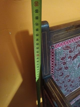 Banco con dos sillas