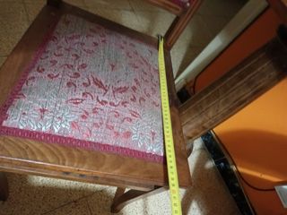 Banco con dos sillas