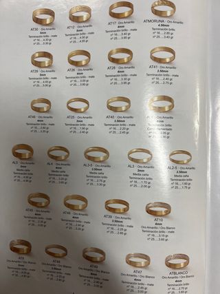 Alianzas y anillos de compromiso  de oro