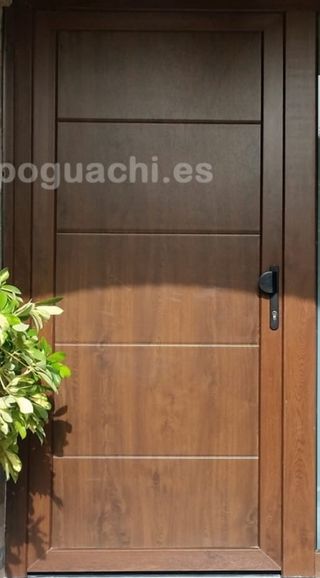PUERTA HERMÉTICA DE ENTRADA NOGAL