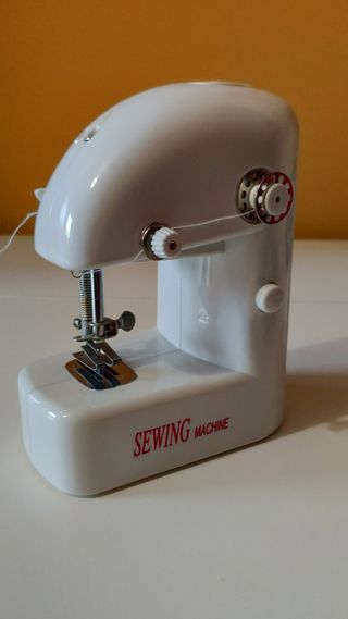 Maquina coser pequeña
