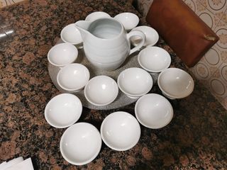 TAZAS Y JARRA VINO RIBEIRO