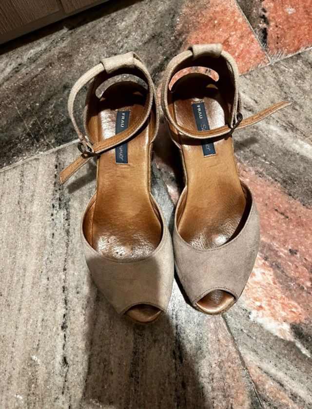 Scarpe estive a sandalo