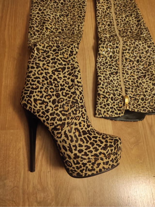 Botas Nuevas con etiqueta.