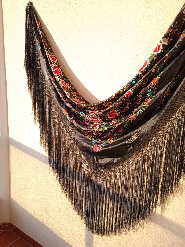 mantón seda bordado