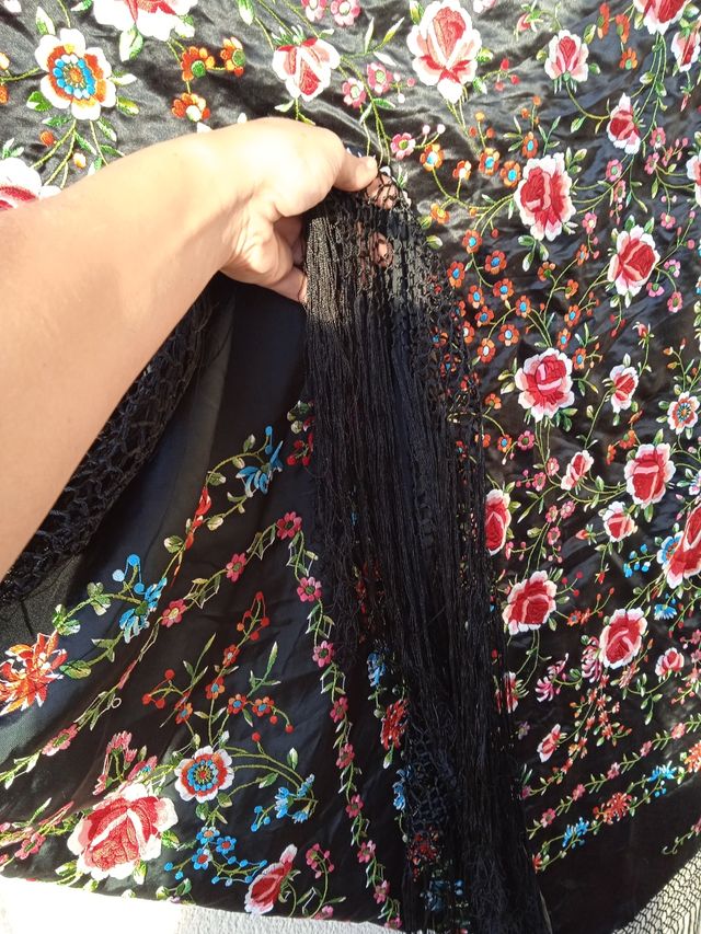 mantón seda bordado