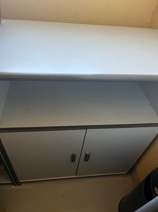 Mueble oficina baldas y puertas 