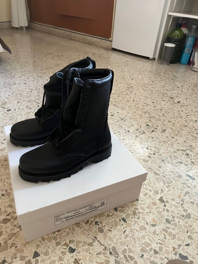 Botas militares de piel