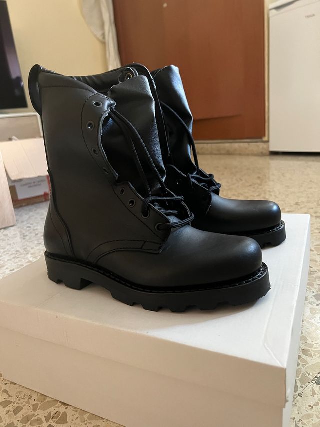 Botas militares de piel