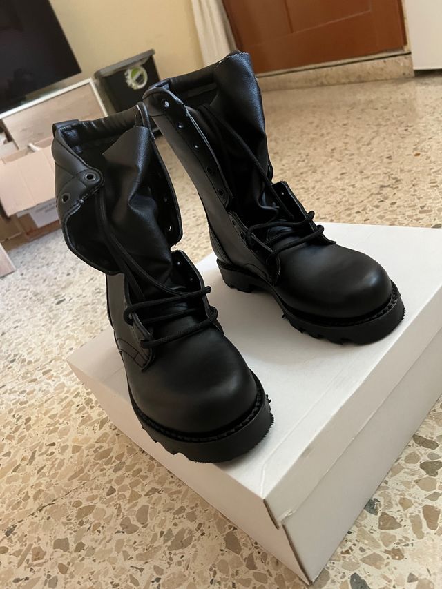 Botas militares de piel