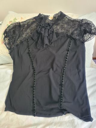 Blusita romántica en negro.