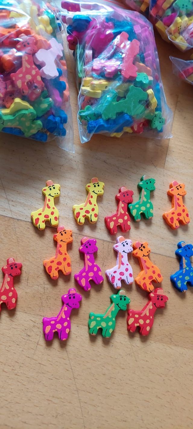 400 figuras chupetero material madera abalorios