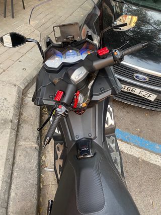 Kymco Ak550