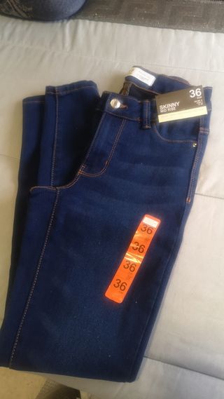 pantalón pitillo vakero.