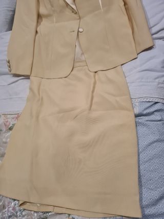 Traje de chaqueta muy de vestir.Primavera- verano.