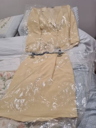 Traje de chaqueta muy de vestir.Primavera- verano.