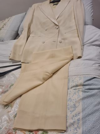 Chaqueta y pantalón, traje o por separado.