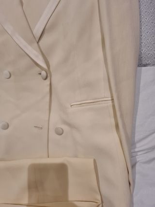 Chaqueta y pantalón, traje o por separado.