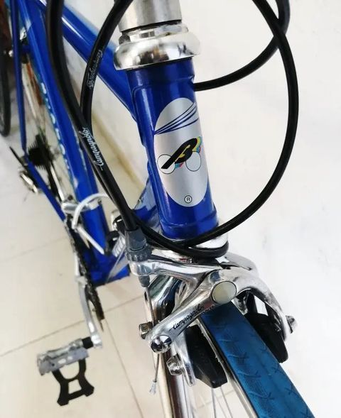 bicicleta de carretera prácticamente nueva