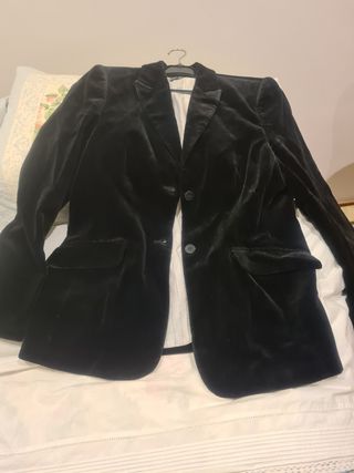 chaquetita terciopelo negra.