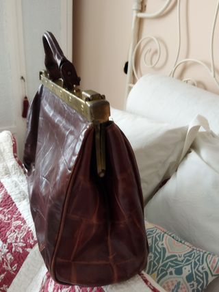 Bolso de piel.