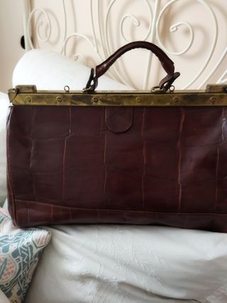 Bolso de piel.