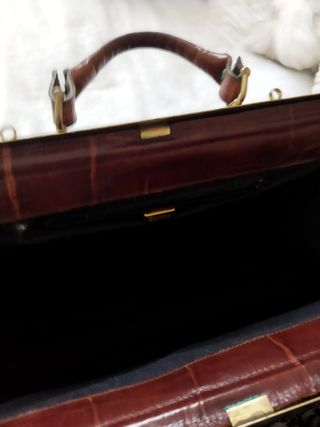 Bolso de piel.