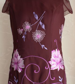 Vestido fiesta en teka fina de gaza color granate