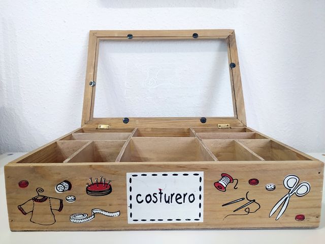 Costurero madera y cristal
