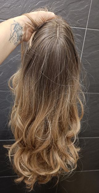 PELUCA LARGA ONDULADA