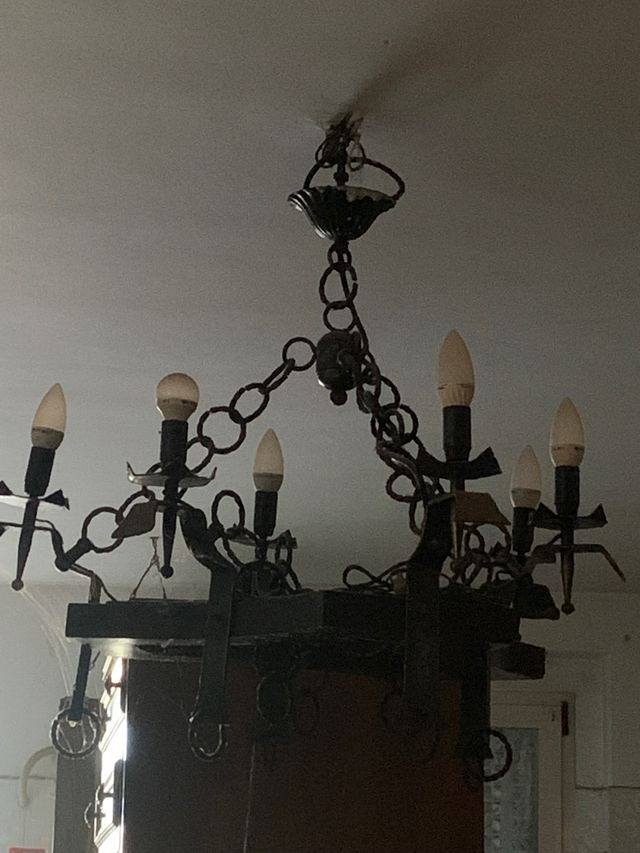 Lampadario nero in ferro battuto a 6 luci