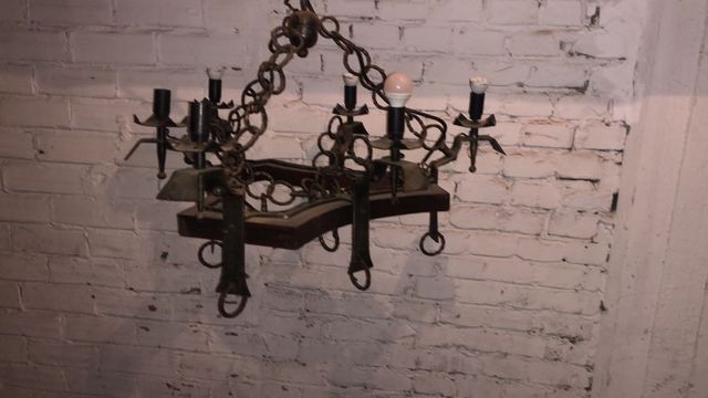 Lampadario nero in ferro battuto a 6 luci