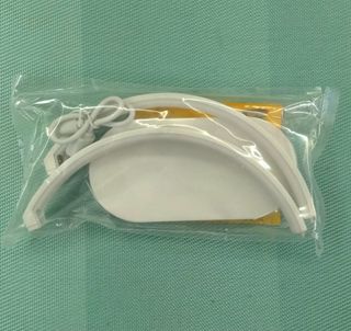 LÁMPARA CON CARGADOR INALÁMBRICO.