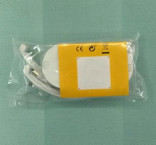 LÁMPARA CON CARGADOR INALÁMBRICO.