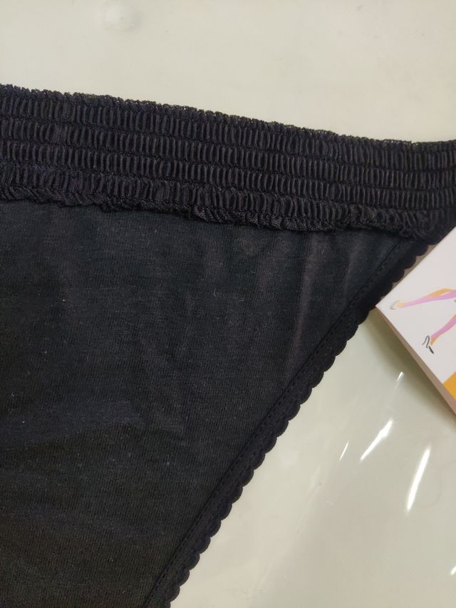 lote de 13 tangas negras de segunda mano por 2 EUR en Bigastro en WALLAPOP