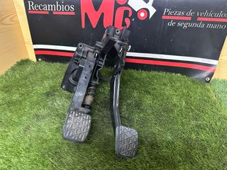 PEDAL-GUANTERA-MOTOR- MERCEDES CLASE A W169 2008