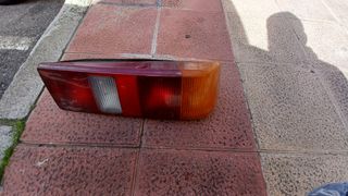 faro trasero  derecho  y delantero izquierdo 