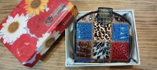 Cartera Temanli piel y charol. REBAJADO