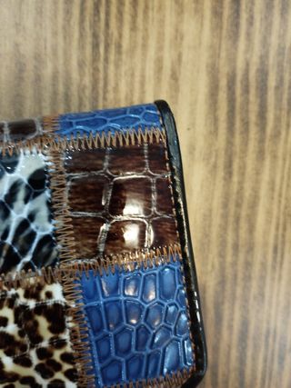 Cartera Temanli piel y charol. REBAJADO