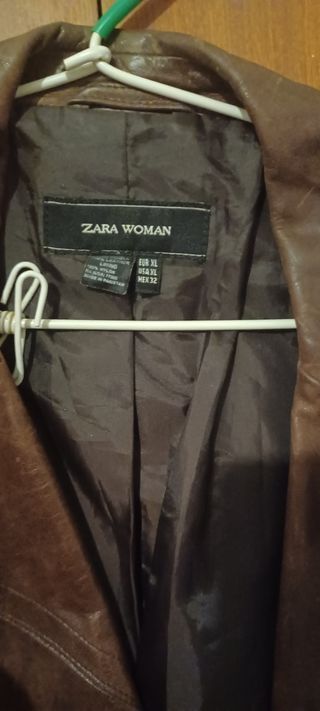 Gabardina de piel marrón Zara XL