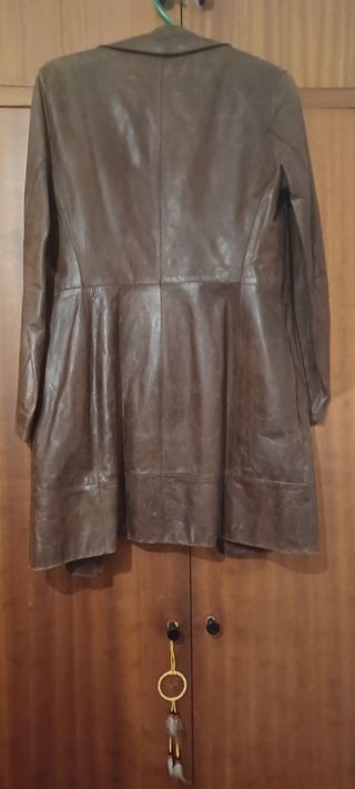 Gabardina de piel marrón Zara XL